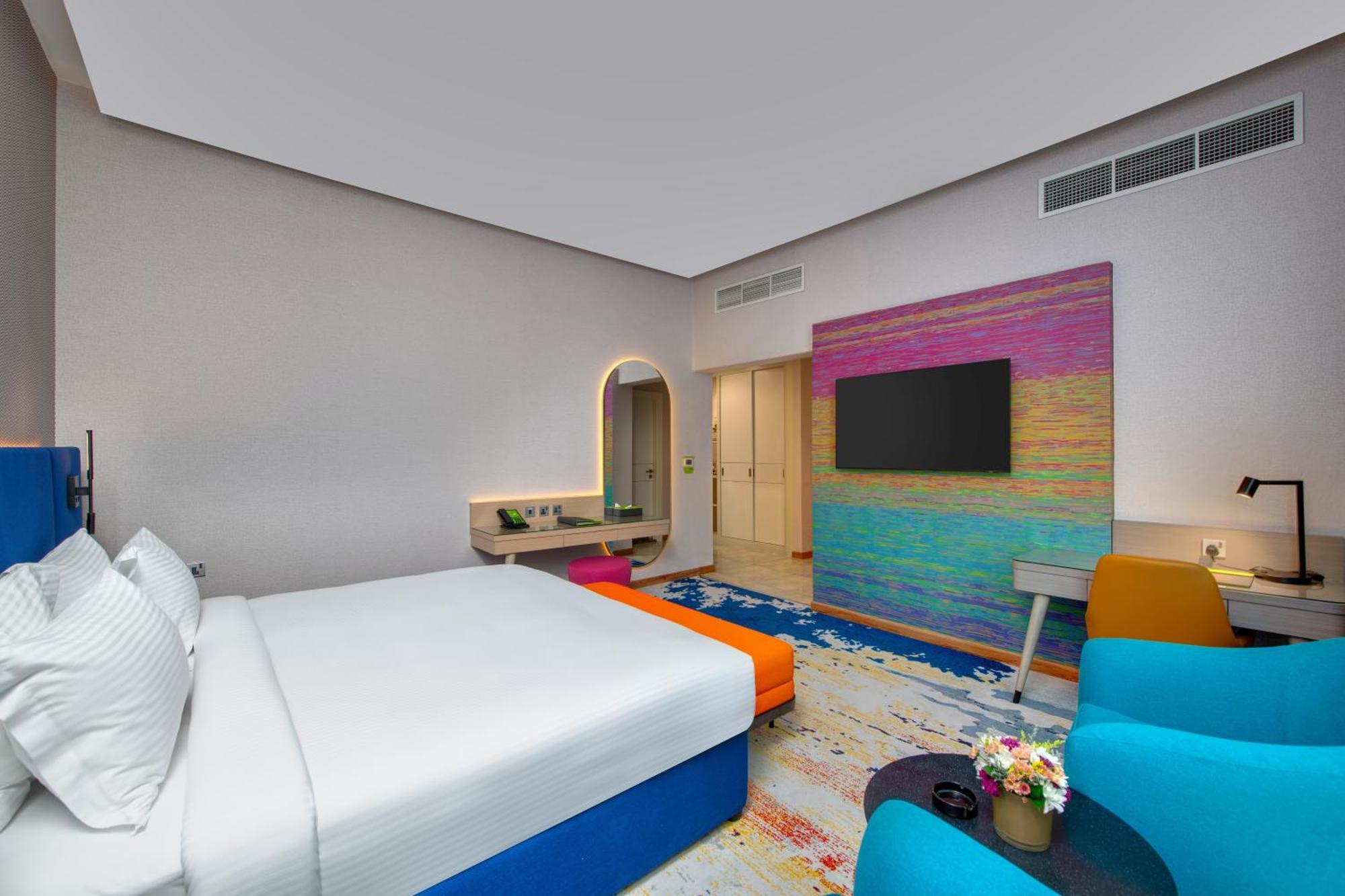 La Quinta By Wyndham Abu Dhabi Al Wahda Hotell Exteriör bild
