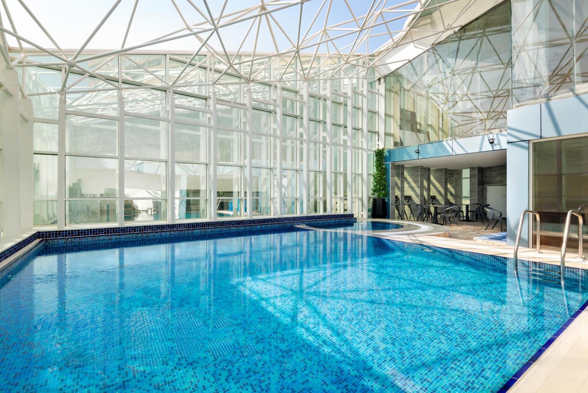 La Quinta By Wyndham Abu Dhabi Al Wahda Hotell Exteriör bild