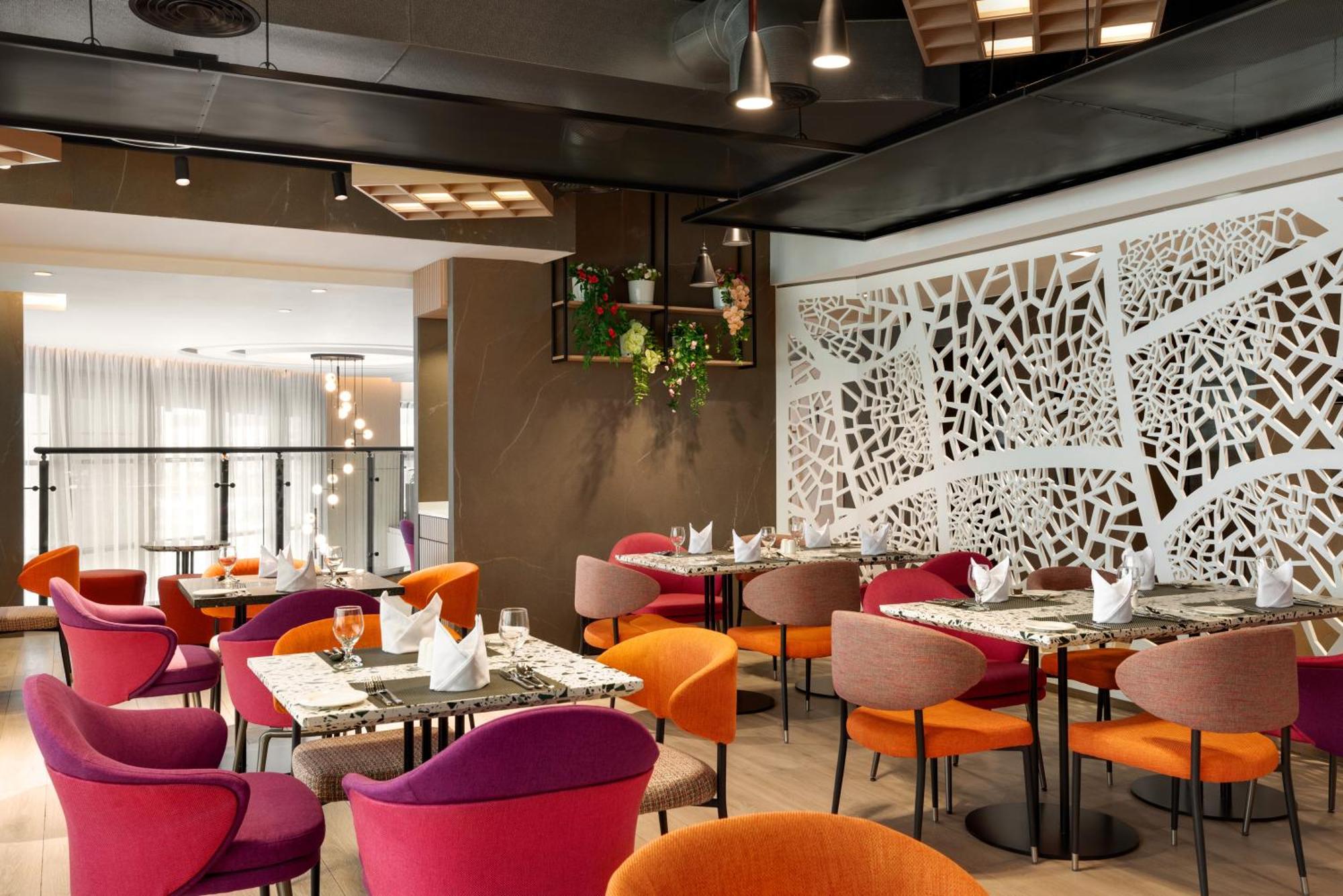 La Quinta By Wyndham Abu Dhabi Al Wahda Hotell Exteriör bild